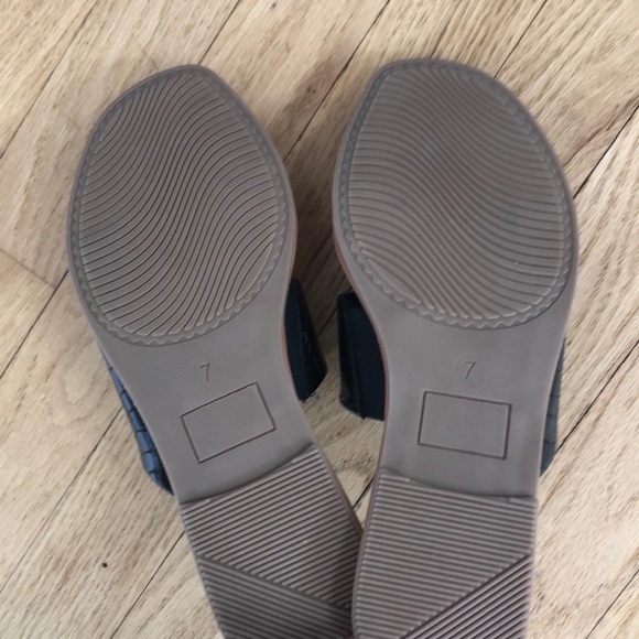 Scoop sandals black patent size 7 slip slide on flat shoe crocodile pattern - Picture 5 of 6